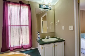 Tennessee Vacation Rental ~ 2 Mi to Windrock Park!