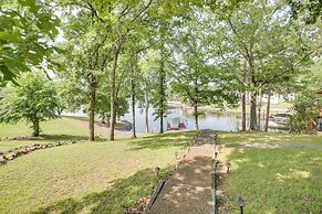 Private Pool: Lakefront Home in Hot Springs!