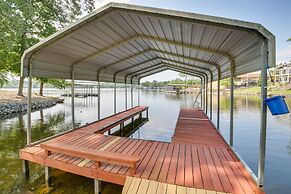 Private Pool: Lakefront Home in Hot Springs!