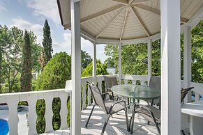 Private Pool: Lakefront Home in Hot Springs!