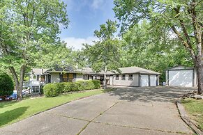 Private Pool: Lakefront Home in Hot Springs!