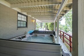 Private Pool: Lakefront Home in Hot Springs!