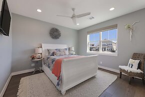 Modern Kingsland Lake Front House w/ Heated Pool!