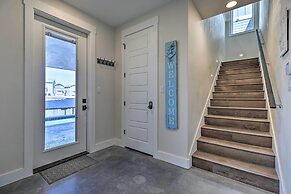 Modern Kingsland Lake Front House w/ Heated Pool!