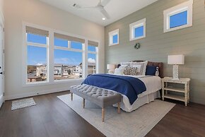 Modern Kingsland Lake Front House w/ Heated Pool!