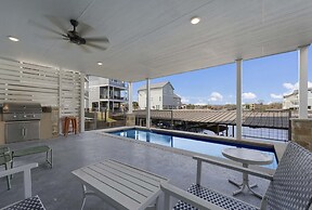 Modern Kingsland Lake Front House w/ Heated Pool!