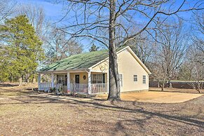 Dog-friendly Senatobia Cottage w/ Fishing Pond!