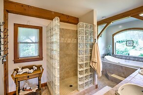 Stunning Silesia Home, Horse Boarding + River View