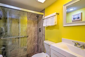Cheery Condo With Pool Access: 3 Miles to Beach!