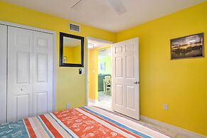Cheery Condo With Pool Access: 3 Miles to Beach!