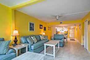 Cheery Condo With Pool Access: 3 Miles to Beach!