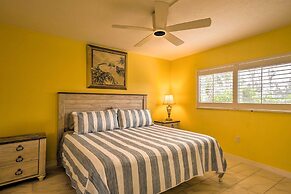 Cheery Condo With Pool Access: 3 Miles to Beach!