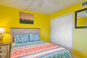 Cheery Condo With Pool Access: 3 Miles to Beach!
