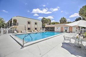 Cheery Condo With Pool Access: 3 Miles to Beach!