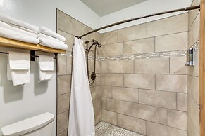 Central Lava Hot Springs Studio w/ Deck & Views!