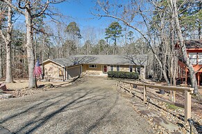 < 1 Mi to Lake: Hot Springs Village Escape w/ Deck