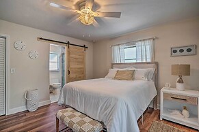 Naples Oasis w/ Screened Pool, Bike to Beach!