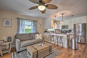 Naples Oasis w/ Screened Pool, Bike to Beach!