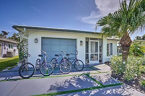 Naples Oasis w/ Screened Pool, Bike to Beach!