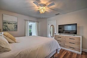 Naples Oasis w/ Screened Pool, Bike to Beach!