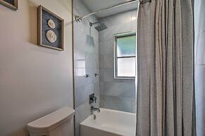 Naples Oasis w/ Screened Pool, Bike to Beach!