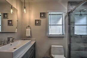 Naples Oasis w/ Screened Pool, Bike to Beach!