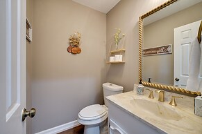 Lakefront Pittsburg Villa w/ Private Pool!