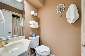 Lakefront Pittsburg Villa w/ Private Pool!