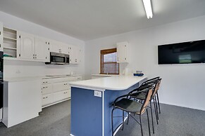 Lakefront Pittsburg Villa w/ Private Pool!