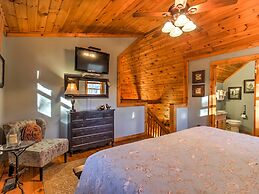 'cozy Nest' Gatlinburg Cabin w/ Porch & Jacuzzi!