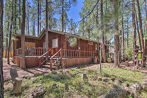 Family-friendly Pinetop Cabin w/ Deck & Grill