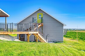 Colorful Sugar City Apartment ~ 4 Mi to Byu!