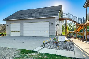 Colorful Sugar City Apartment ~ 4 Mi to Byu!