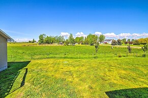 Colorful Sugar City Apartment ~ 4 Mi to Byu!