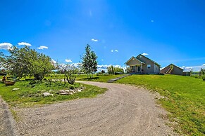 Colorful Sugar City Apartment ~ 4 Mi to Byu!