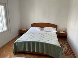 Seafront apt With Balcony, sea View and Mooring