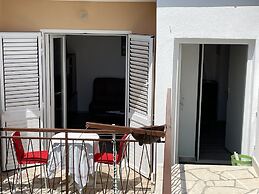 Seafront apt With Balcony, sea View and Mooring