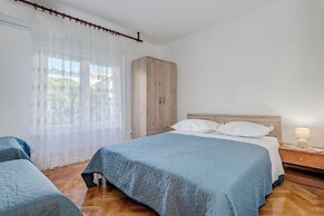 Seafront apt With Balcony, sea View and Mooring