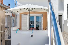 Seafront apt With Balcony, sea View and Mooring