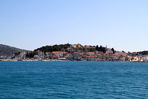 Seafront apt With Balcony, sea View and Mooring
