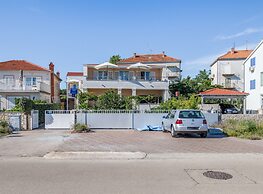 Seafront apt With Balcony, sea View and Mooring