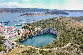 Seafront apt With Balcony, sea View and Mooring