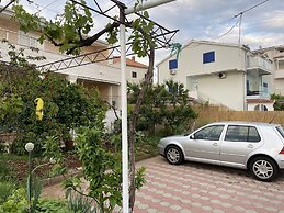 Seafront apt With Balcony, sea View and Mooring