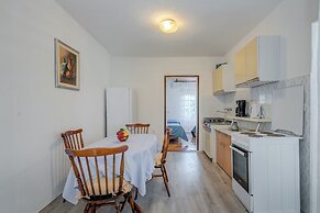 Seafront apt With Balcony, sea View and Mooring