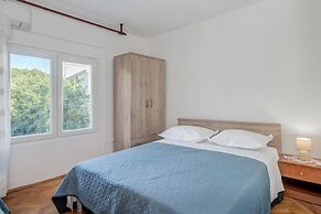 Seafront apt With Balcony, sea View and Mooring