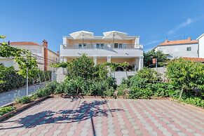 Seafront apt With Balcony, sea View and Mooring