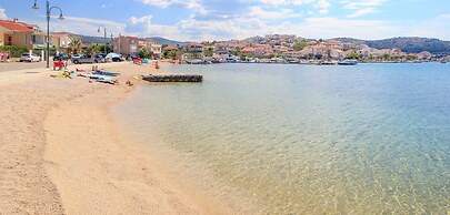 Seafront apt With Balcony, sea View and Mooring