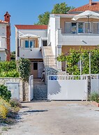 Seafront apt With Balcony, sea View and Mooring