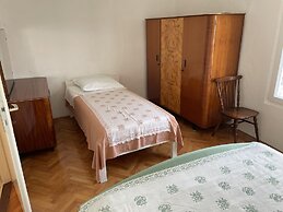 Seafront apt With Balcony, sea View and Mooring