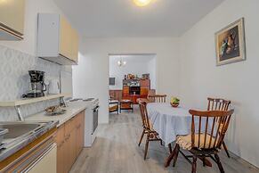 Seafront apt With Balcony, sea View and Mooring